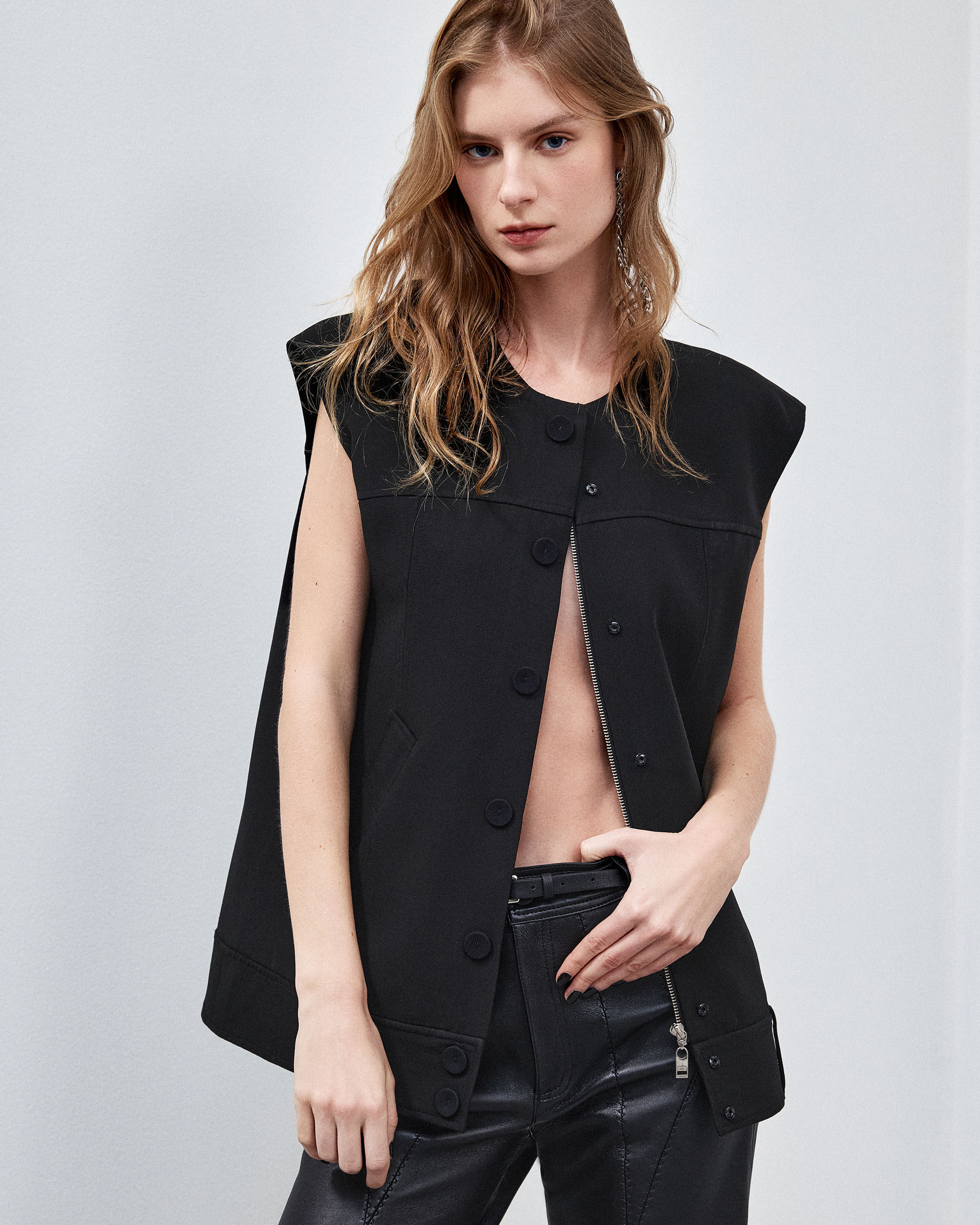 CO020100_0003_1-COLETE-CREPE-ROAD-CARINA-NKO