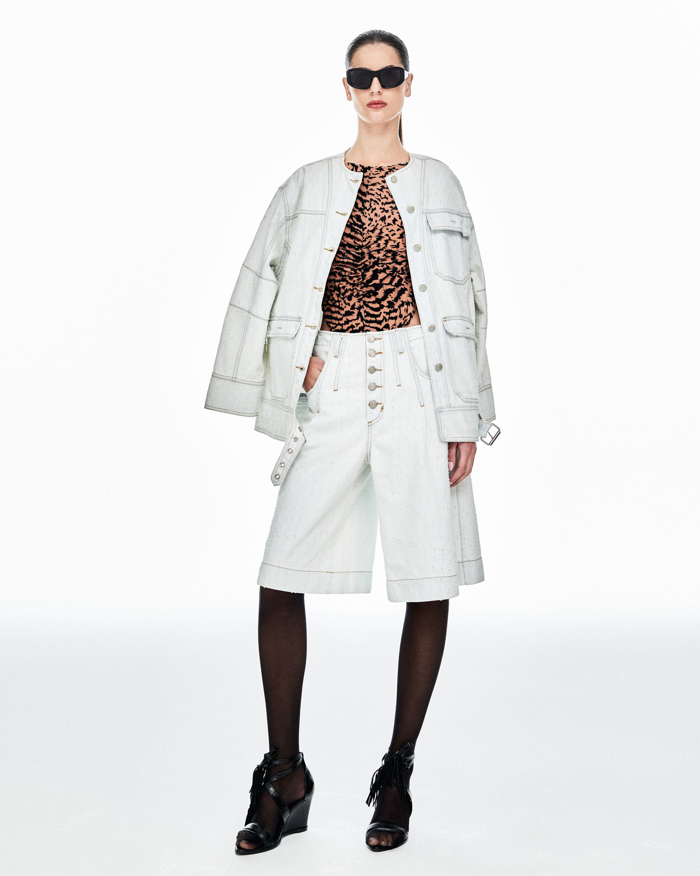 BE010084_4637_1-BERMUDA-JEANS-TACI-NKF