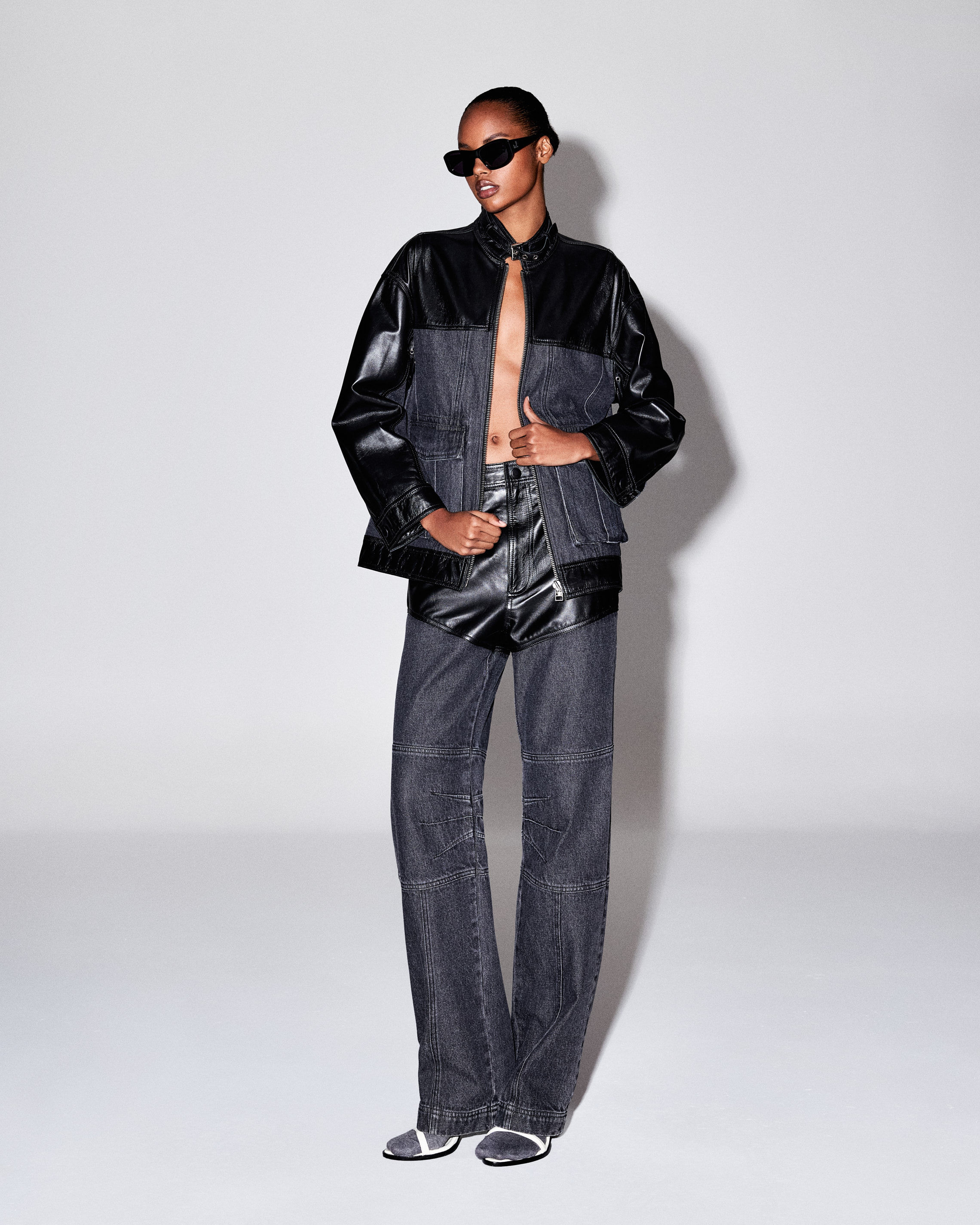 CA331187_0003_1-CALCA-JEANS-COURO-VERENA-NKF